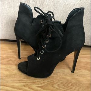 Black suede Aldo pumps